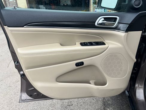 Used 2020 Jeep Grand Cherokee Limited image 19