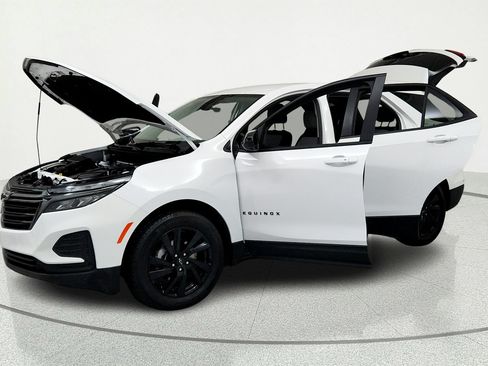 Used 2023 Chevrolet Equinox RS FWD image 9
