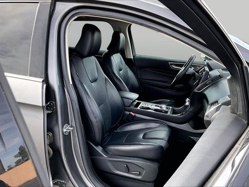 Used 2022 Ford Edge Titanium w/ Equipment Group 301A AWD/4WD image 7
