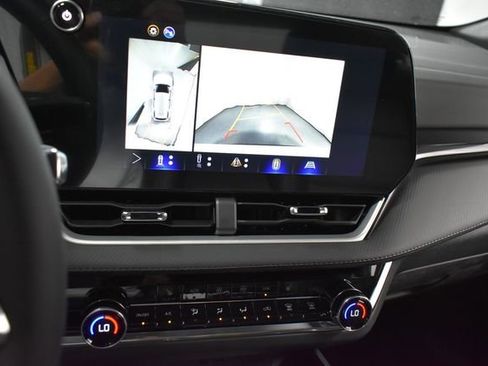 New 2026 Chevrolet Equinox LT w/ Convenience Package II FWD image 24