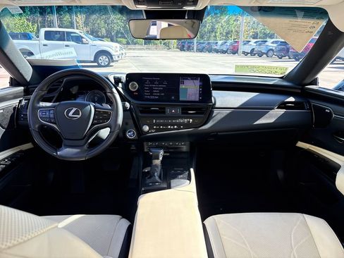 Used 2022 Lexus ES 300h w/ Luxury Package FWD image 7
