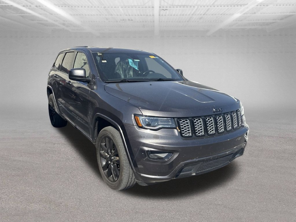 Used 2021 Jeep Grand Cherokee Laredo X AWD/4WD image 3