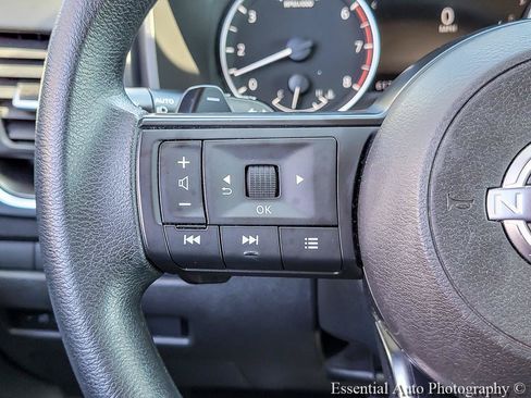 Used 2024 Nissan Rogue SV FWD image 16