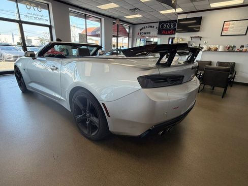 Used 2018 Chevrolet Camaro SS RWD image 9