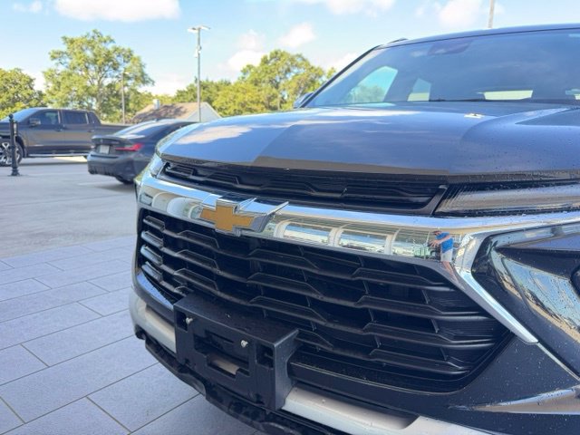 Used 2025 Chevrolet TrailBlazer LT FWD image 3