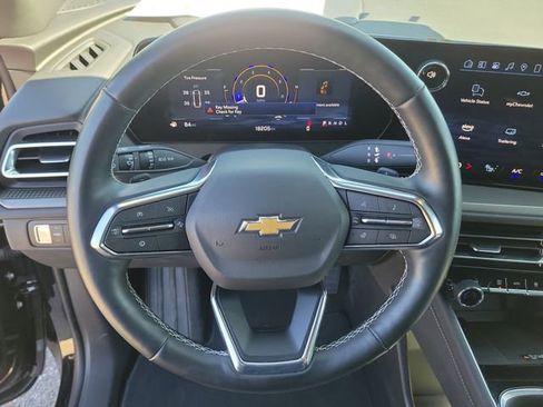 Certified 2025 Chevrolet Traverse LT FWD image 26
