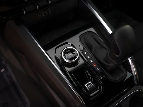 Used 2023 GMC Canyon Elevation w/ Convenience Package image 22