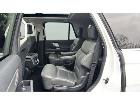 Used 2025 Ford Expedition Active image 14