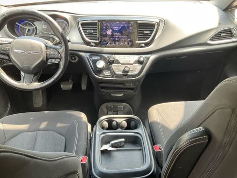 Used 2019 Chrysler Pacifica Touring Plus FWD image 10