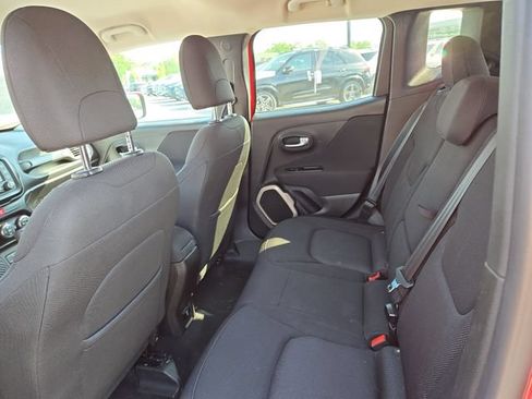 Used 2017 Jeep Renegade Latitude w/ Popular Equipment Group FWD image 27