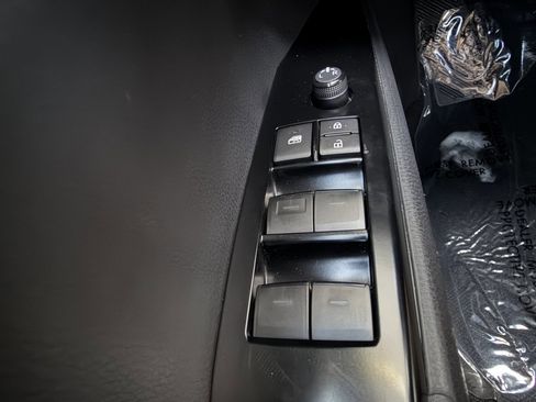 Used 2025 Toyota Camry SE w/ Convenience Package image 27