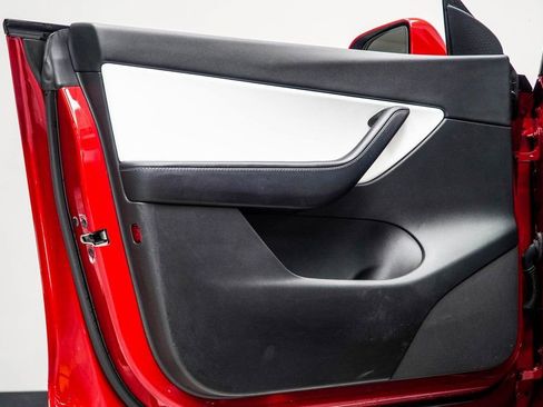 Used 2021 Tesla Model Y Long Range image 29