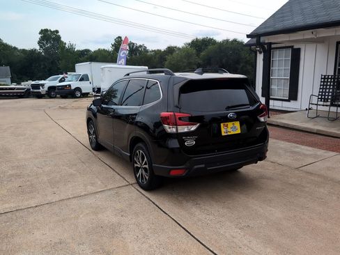 Used 2020 Subaru Forester Limited image 7