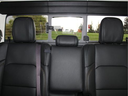 New 2025 Jeep Gladiator Sport image 22