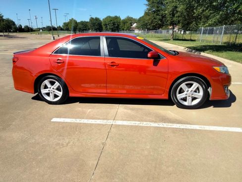 Used 2014 Toyota Camry SE image 4