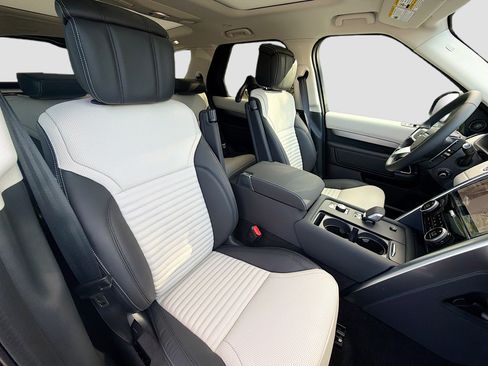 New 2026 Land Rover Discovery Limited Edition image 16