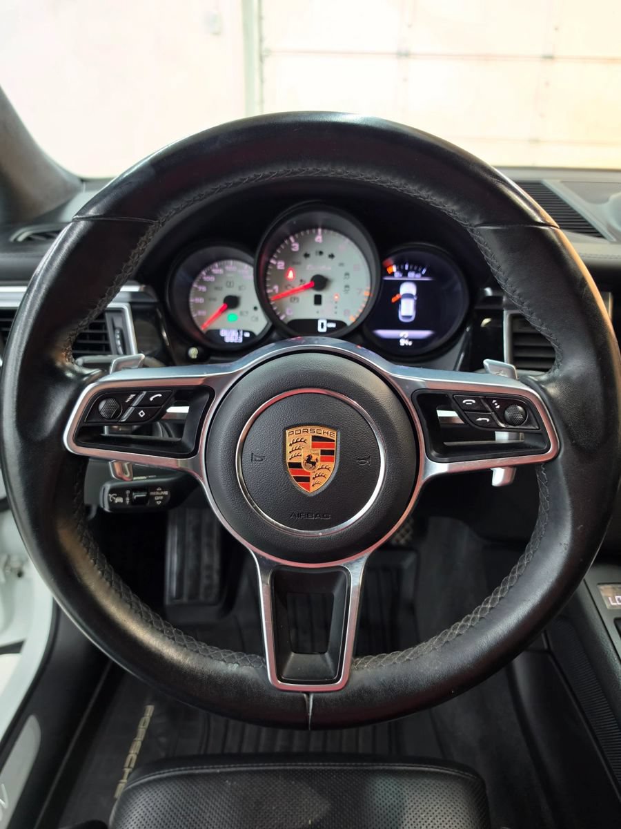 Used 2018 Porsche Macan Turbo w/ Premium Package Plus AWD/4WD image 21