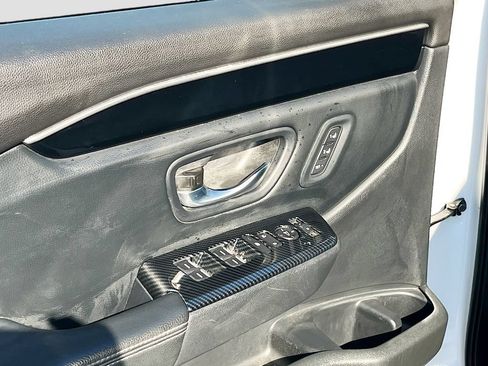 Used 2025 Honda Pilot Touring image 18