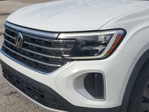 Certified 2024 Volkswagen Atlas SE w/ Panoramic Sunroof Package FWD image 12