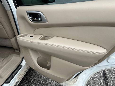 Used 2014 Nissan Pathfinder Platinum w/ Platinum Premium Package AWD/4WD image 30