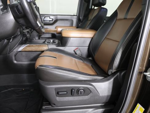 Used 2019 Chevrolet Silverado 1500 High Country w/ Technology Package image 11