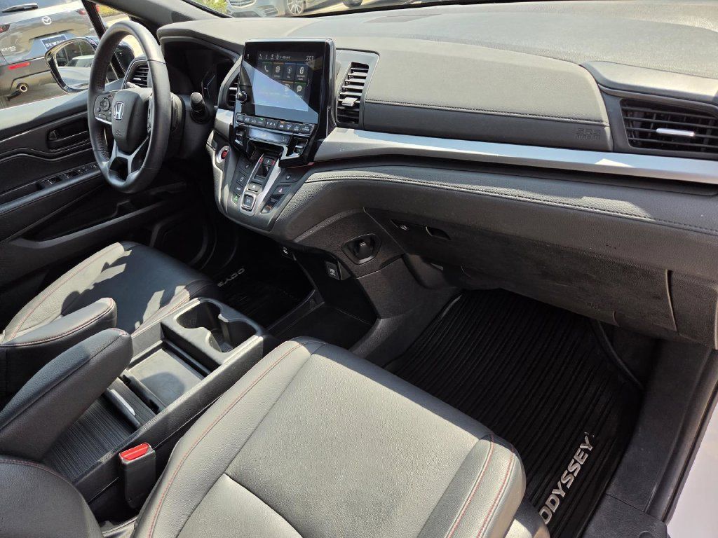 Used 2024 Honda Odyssey Sport image 8