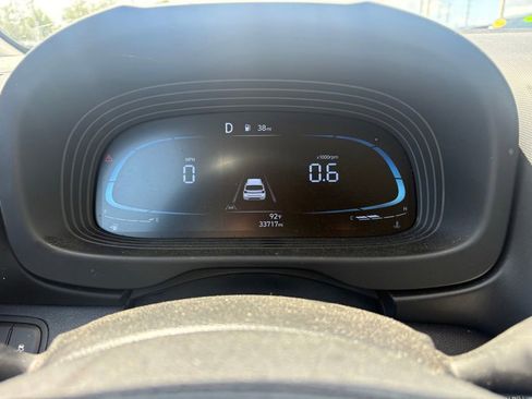 Used 2023 Hyundai Venue Limited FWD image 18