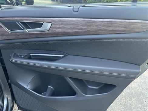 New 2025 Volkswagen Atlas SEL image 28