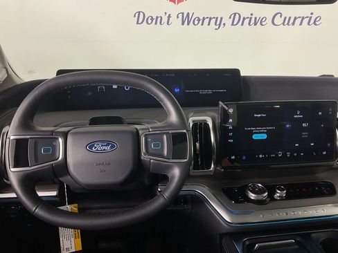 New 2026 Ford Expedition Platinum image 19