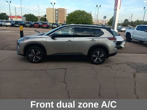 New 2025 Nissan Rogue SL w/ Tech Package image 4