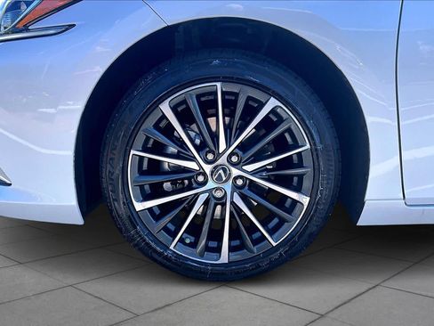 Used 2025 Lexus ES 300h w/ Premium Package image 10