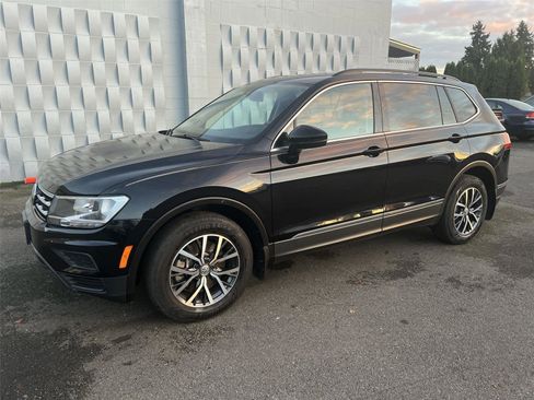 Used 2020 Volkswagen Tiguan SE w/ Panoramic Sunroof Package image 1
