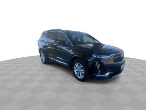 Used 2024 Cadillac XT6 Luxury FWD image 2
