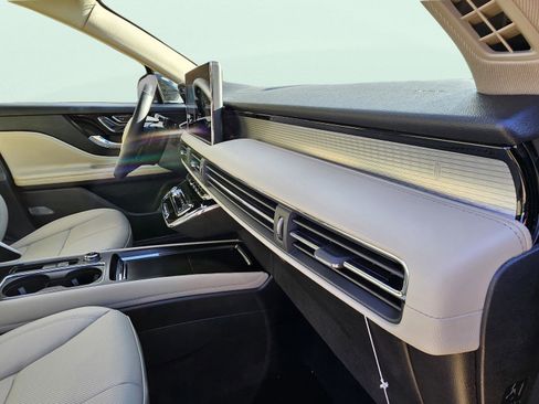 New 2026 Lincoln Corsair Premiere image 14