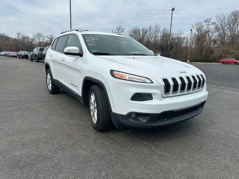 Used 2015 Jeep Cherokee Latitude image 2