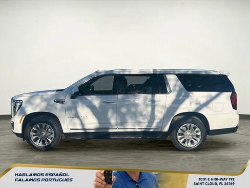 Used 2025 GMC Yukon XL Denali AWD/4WD image 3