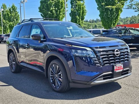 New 2026 Nissan Pathfinder SL w/ SL Premium Package AWD/4WD image 3