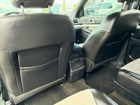Used 2017 Ford Explorer XLT w/ Equipment Group 202A FWD image 14