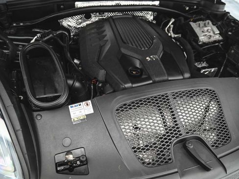 Used 2022 Porsche Macan AWD/4WD image 39
