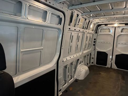 Used 2020 Mercedes-Benz Sprinter 2500 image 33