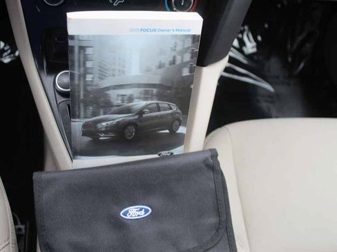 Used 2015 Ford Focus SE FWD image 23