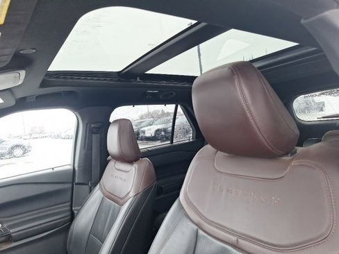 Used 2022 Ford Explorer Platinum w/ Equipment Group 601A image 17