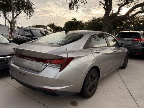 Used 2021 Hyundai Elantra SEL FWD image 10