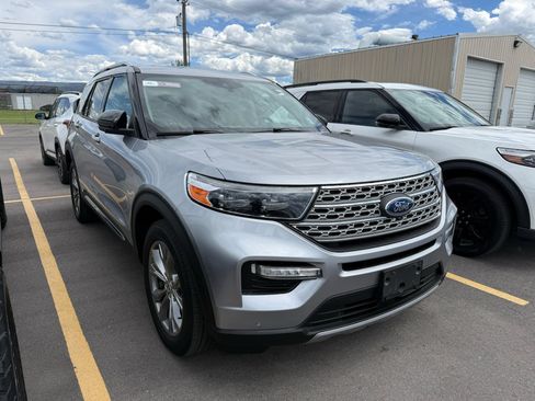 Used 2022 Ford Explorer Limited AWD/4WD image 3