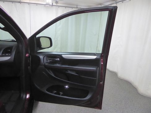 Used 2019 Dodge Grand Caravan GT FWD image 25