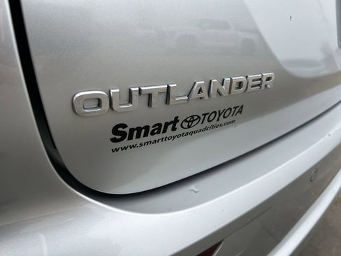 Used 2024 Mitsubishi Outlander SE image 8