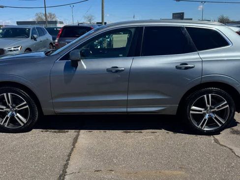 Used 2019 Volvo XC60 T6 Momentum w/ Multimedia Package image 8