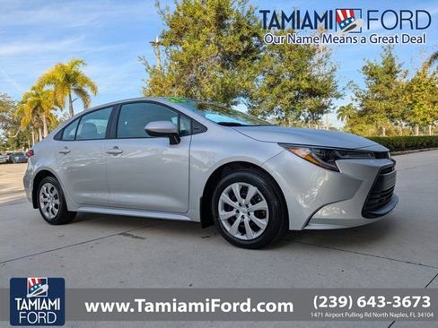 Used 2025 Toyota Corolla LE image 1