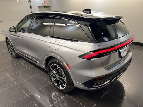 Certified 2025 Lincoln Nautilus Reserve image 4