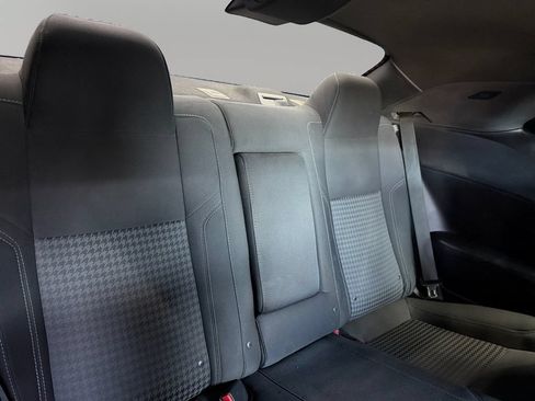 Used 2015 Dodge Challenger SXT RWD image 21